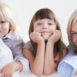 Familia feliz y despreocupada pues tienen un seguro de vida